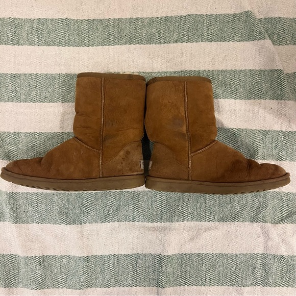 Size 8 Ugg Boots - Picture 4 of 8